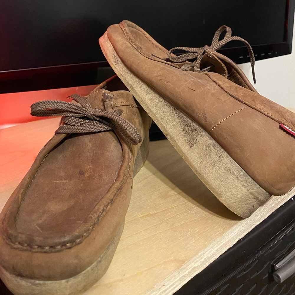 Used low Clarks - Picture 2 of 3